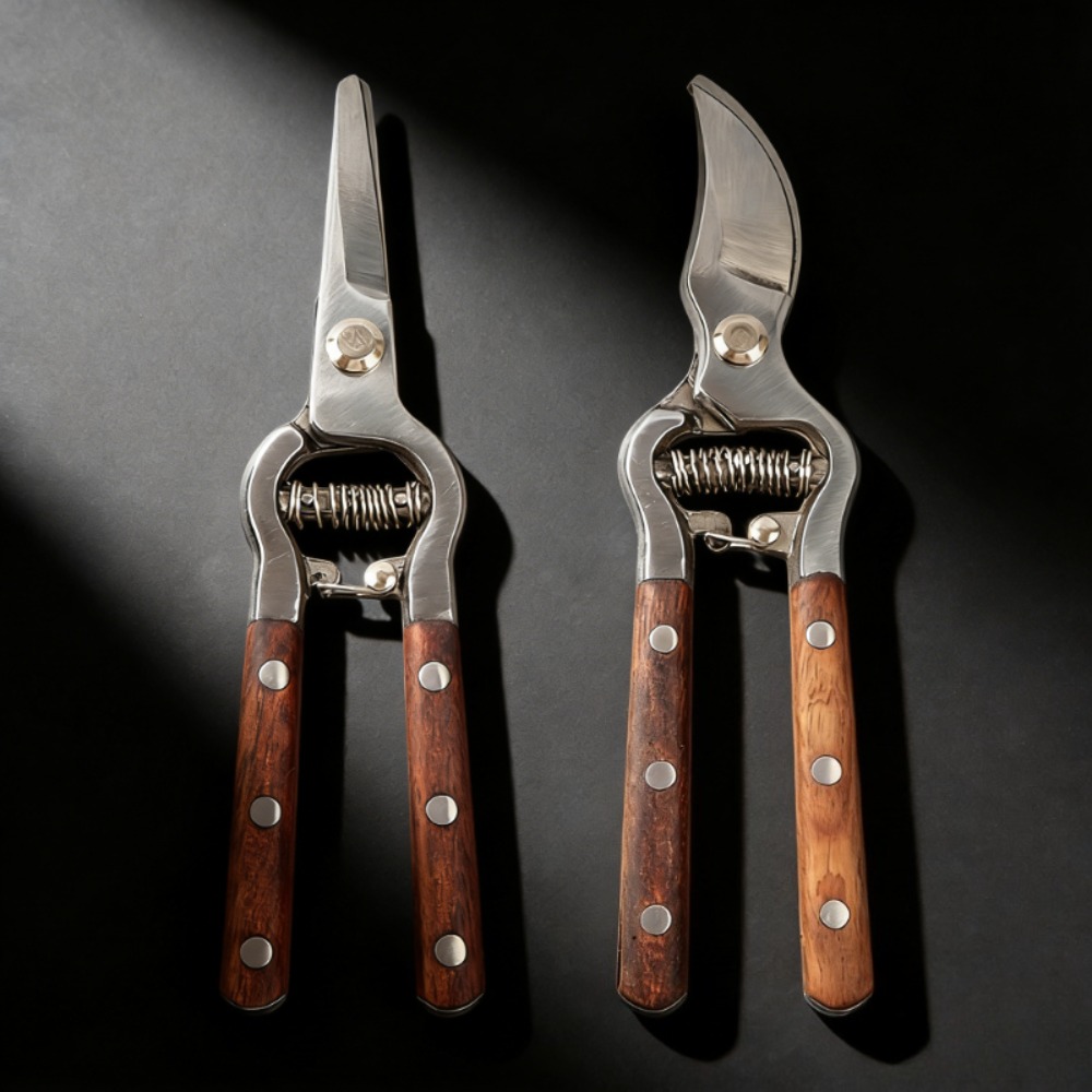 Gardening Tools Vintage - Винтажные садовые ножницы с деревянной ручкой